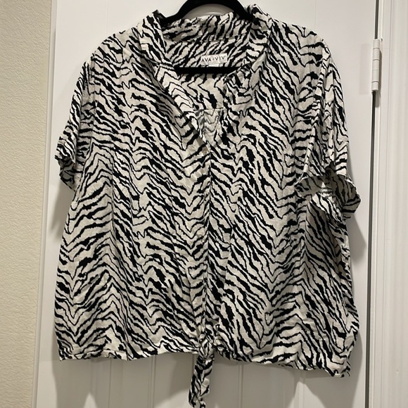 Ava & Viv Women’s Button Front 2X Shirt Oversized Linen Blend Animal Print - Picture 4 of 10